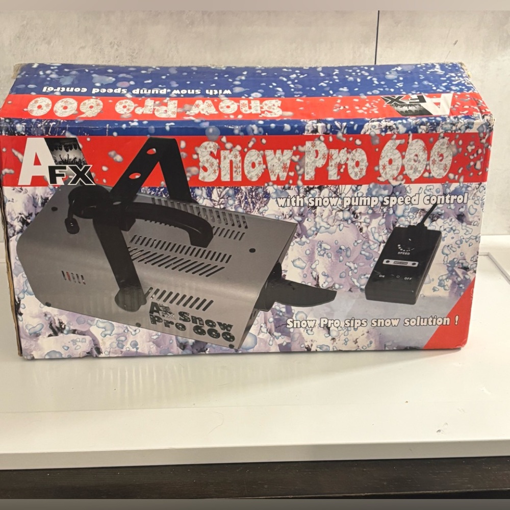 AFX SnowPro 600 Snow Machine